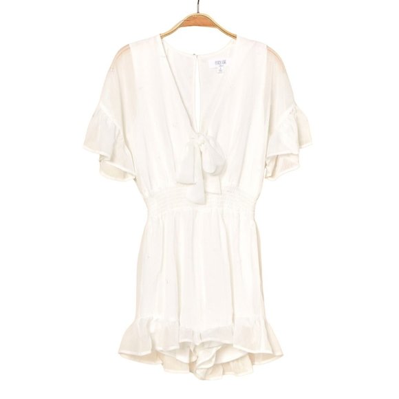 Peach Love California Short Sleeve Tie Front Romper White Size Small NWT - Picture 2 of 5